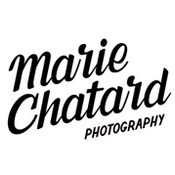 Logo/Portrait: Fotograf Marie Chatard Photography